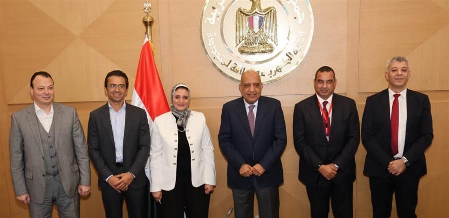 EETC, Infinity-Hassan Allam consortium signs complementary deals for 1.2 GW solar projects
